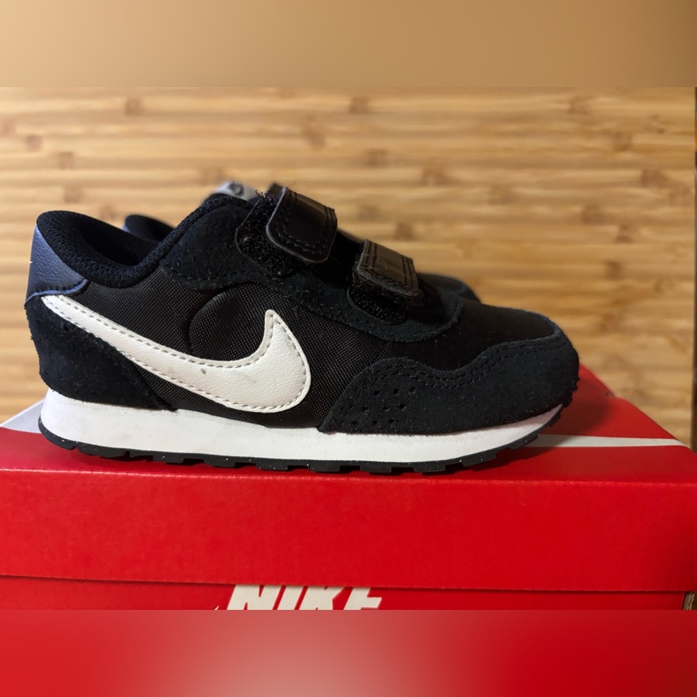Nike Valiant MD toddler sneakers